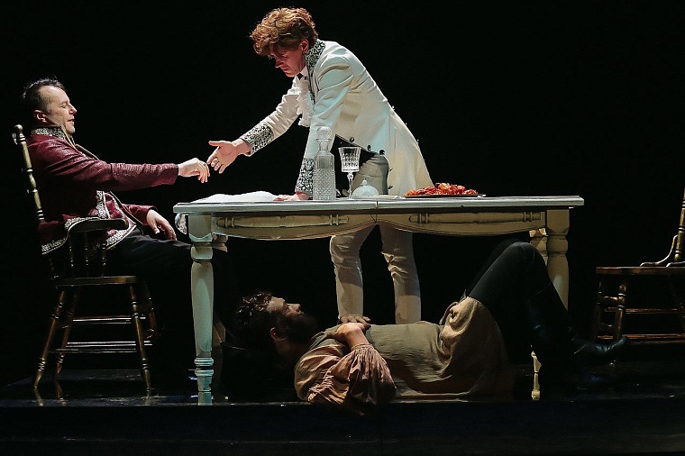 «Лабораторный» Пушкин: эксперимент, Окуджава и немного вина