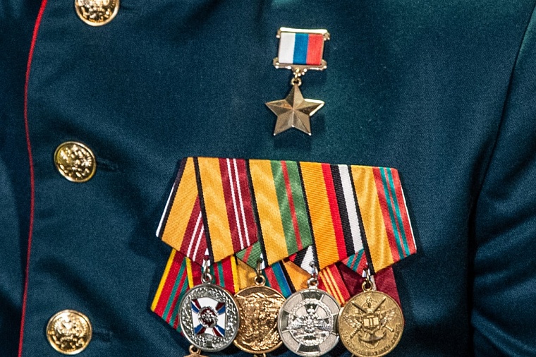 Героя России Рустама Сайфуллина торжественно встретили в Тюмени