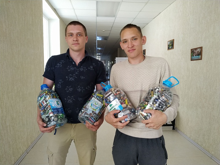 Экобригада "лесников" собрала больше 100 кг старых батареек