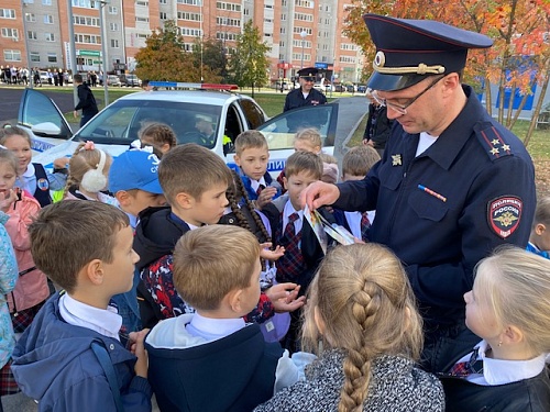 Андрей Миллер провел открытый урок дорожной безопасности для второклашек 92 школы Тюмени