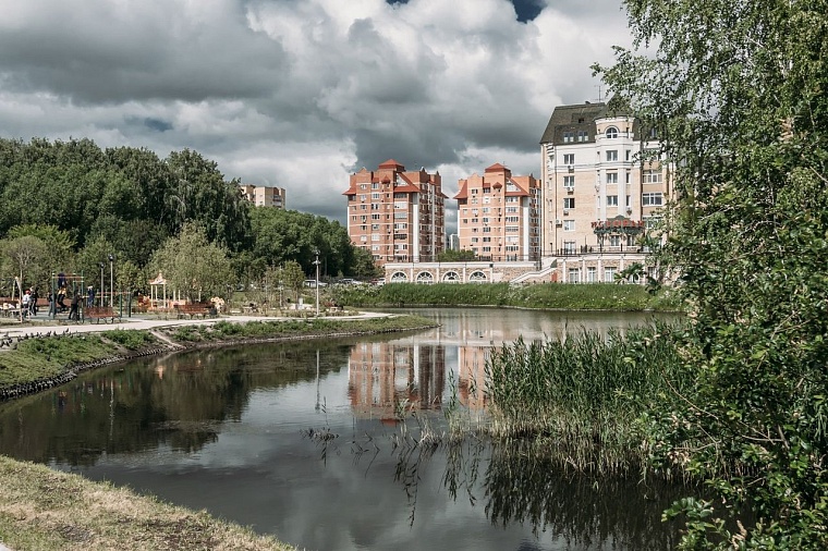 В Тюмени тает лед на водоемах, родителей просят внимательнее следить за детьми