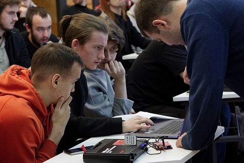 Студенты ТюмГУ создали прототипы датчиков для измерения температуры и влажности с помощью Development Kit от МТС