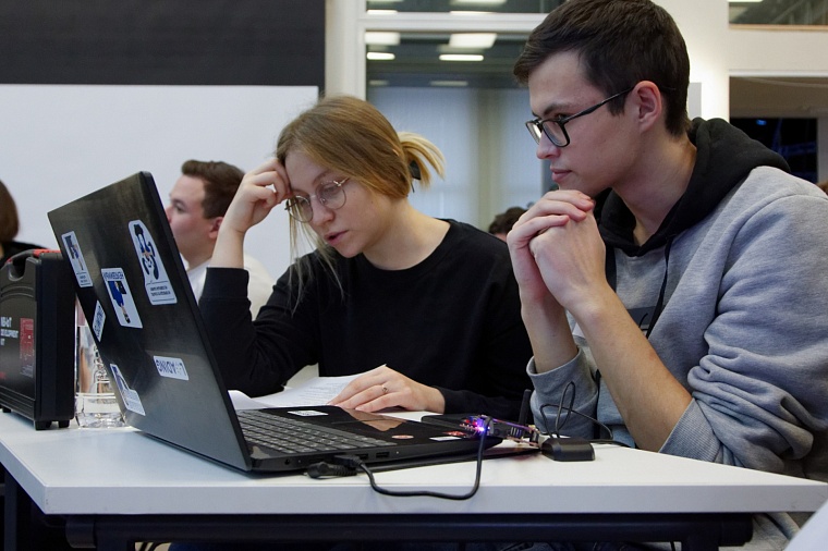 Студенты ТюмГУ создали прототипы датчиков для измерения температуры и влажности с помощью Development Kit от МТС