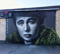 В Тюмени на гаражах нарисовали портрет Сергея Бодрова
