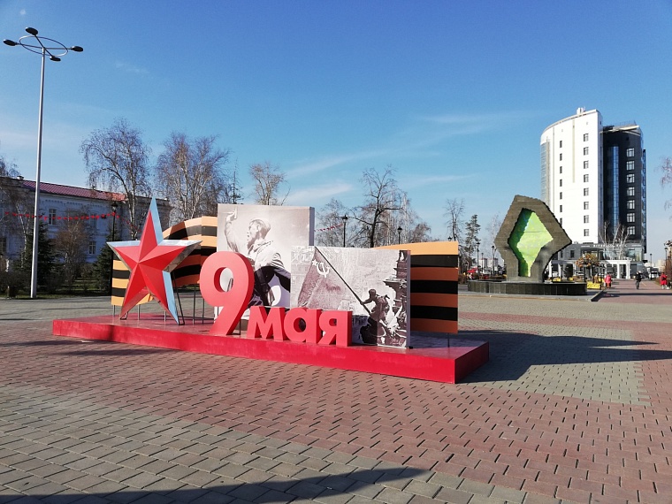 Весь город в звездах: как украсили Тюмень к 77-летию Победы