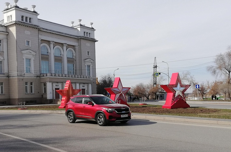 Весь город в звездах: как украсили Тюмень к 77-летию Победы
