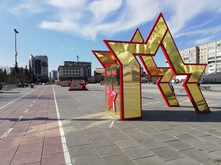 Весь город в звездах: как украсили Тюмень к 77-летию Победы