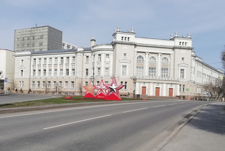 Весь город в звездах: как украсили Тюмень к 77-летию Победы