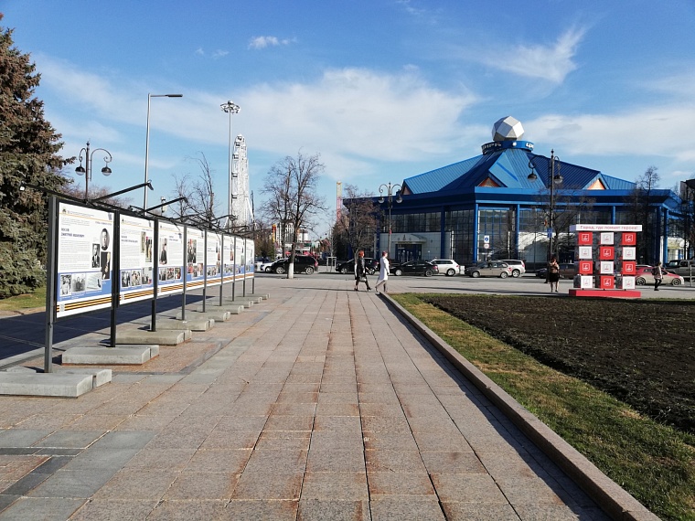 Весь город в звездах: как украсили Тюмень к 77-летию Победы