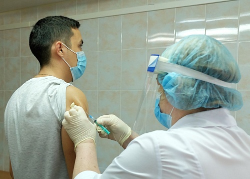 Тюменцы могут бесплатно вакцинироваться от гриппа одним из двух препаратов