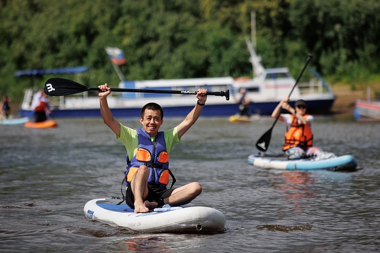 Сапбординг на Туре. В Тюмени прошёл массовый сап-заплыв