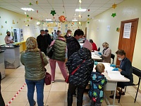 На избирательном участке в МЖК голосует молодежь