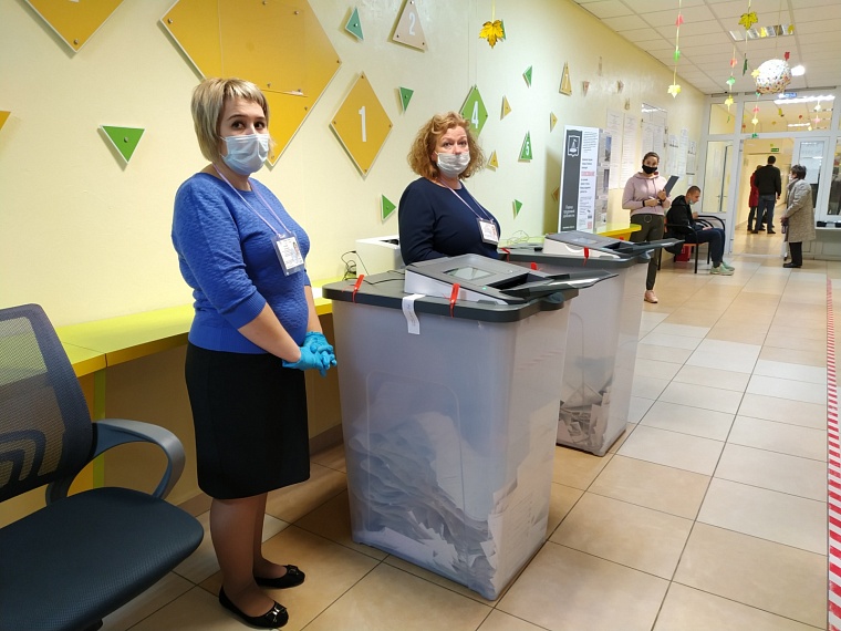 На избирательном участке в МЖК голосует молодежь