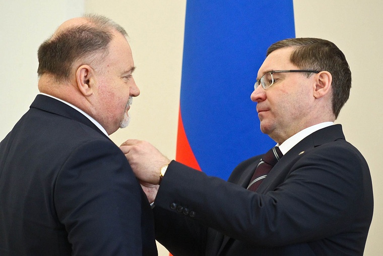 Губернатор Владимир Якушев вручил государственные награды жителям области