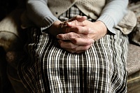 Работающие пенсионеры Тюменской области могут на два месяца уйти на больничный