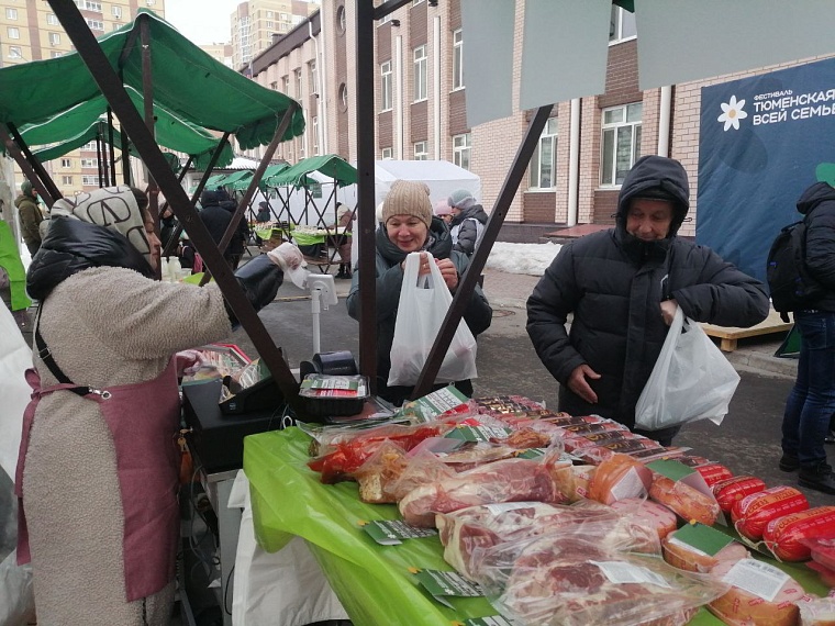 Цены радуют: на площадках фестиваля «Тюменская весна. Всей семьей» заработали продуктовые ярмарки