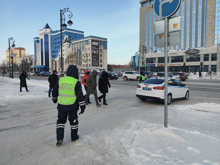 Несанкционированный митинг начался на площади у технопарка