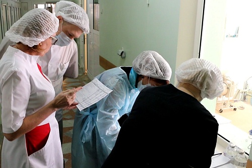 Год назад врачи лечили первого тюменца с завозным COVID-19