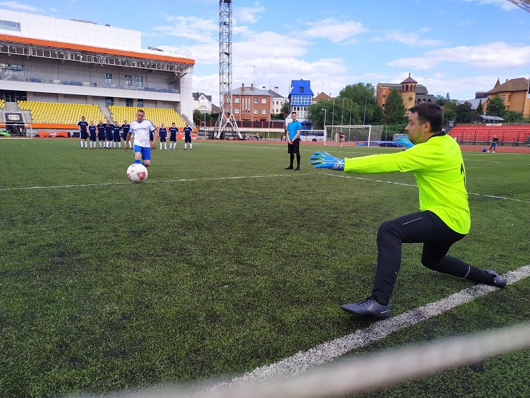 На стадионе "Тюмень" горожане отмечают День молодежи вместе с ГИБДД