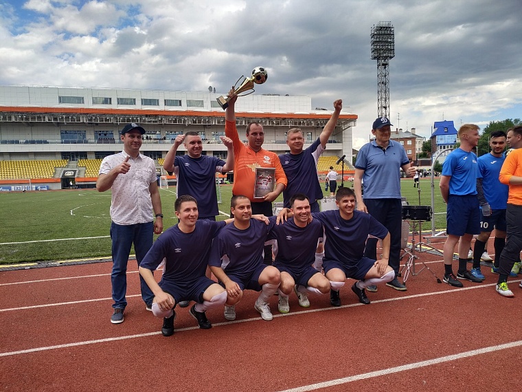 На стадионе "Тюмень" горожане отмечают День молодежи вместе с ГИБДД