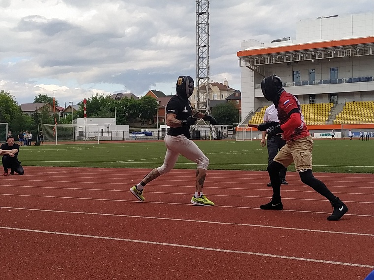 На стадионе "Тюмень" горожане отмечают День молодежи вместе с ГИБДД