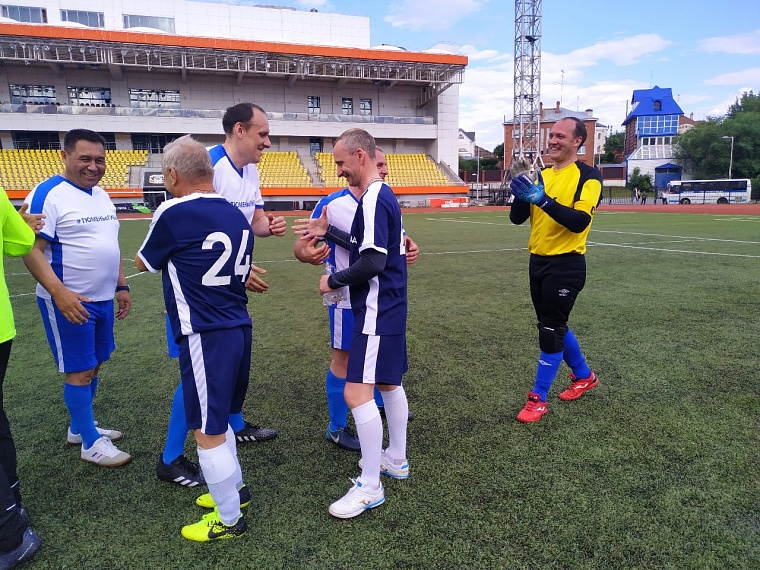 На стадионе "Тюмень" горожане отмечают День молодежи вместе с ГИБДД