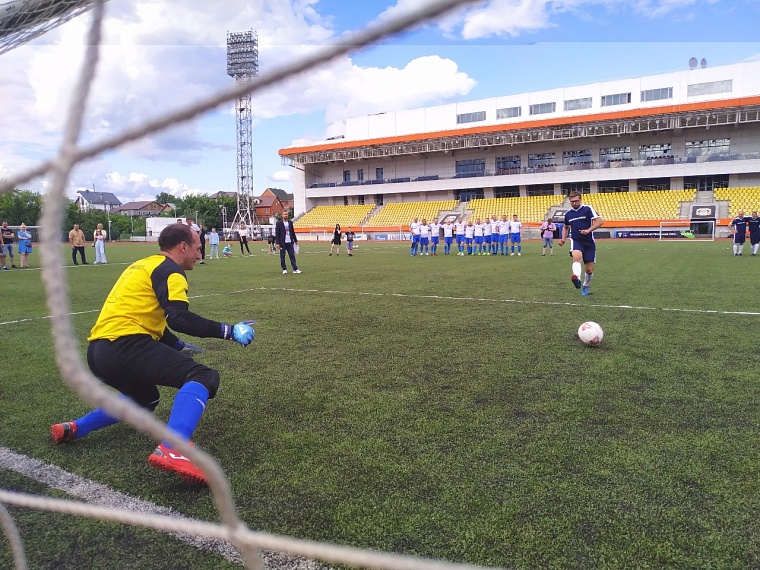 На стадионе "Тюмень" горожане отмечают День молодежи вместе с ГИБДД