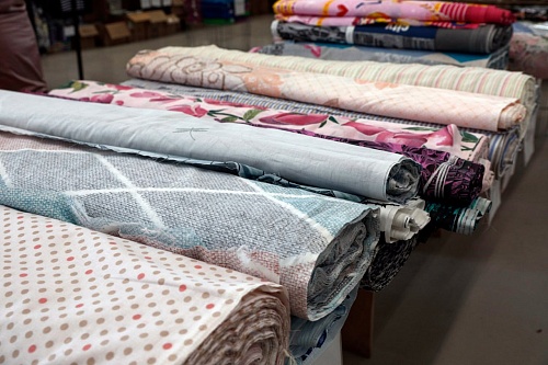 Александр Моор поздравил работников текстильной и легкой промышленности с профессиональным праздником