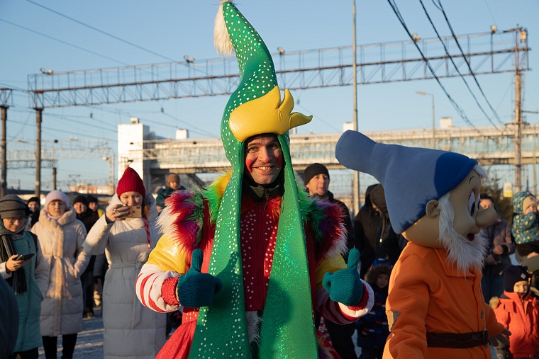 Поезд Деда Мороза сделал остановку в Тюмени