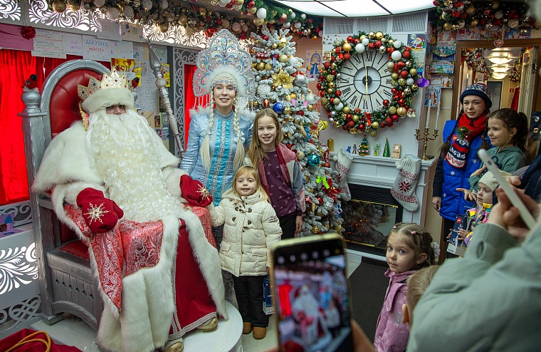 Поезд Деда Мороза сделал остановку в Тюмени