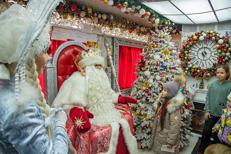 Поезд Деда Мороза сделал остановку в Тюмени