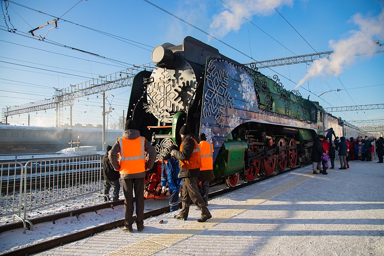 Поезд Деда Мороза сделал остановку в Тюмени