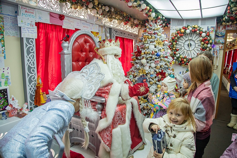 Поезд Деда Мороза сделал остановку в Тюмени