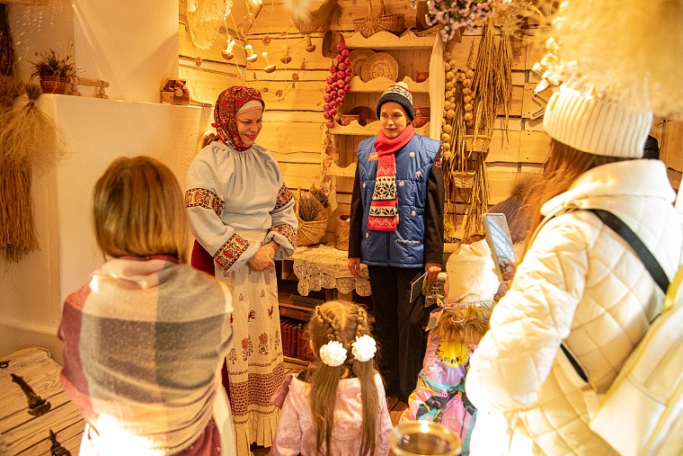 Поезд Деда Мороза сделал остановку в Тюмени