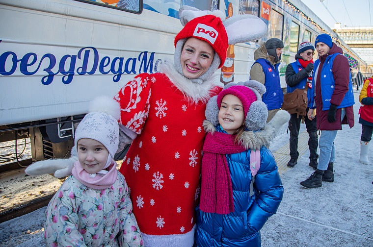 Поезд Деда Мороза сделал остановку в Тюмени