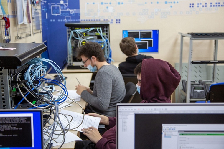 В 2022 году в тюменских колледжах и техникумах будет открыто восемь современных мастерских