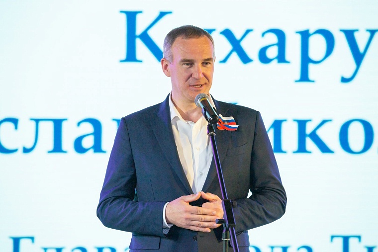 Руслан Кухарук поздравил тюменцев с Днем молодежи