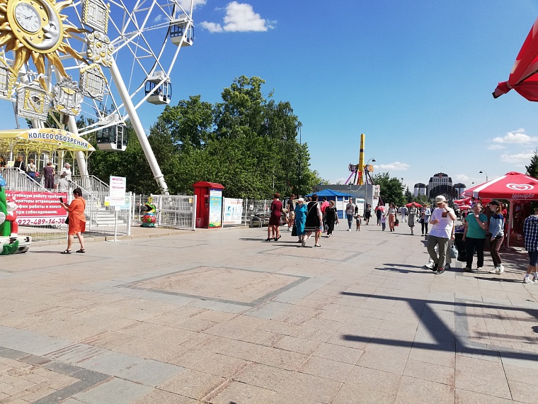 В Госдуме предложили приравнять к мелкому хулиганству появление на публике в голом и полуголом виде