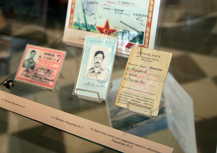 Ликвидатор Колычев пришел в музей Колокольниковых с противогазом и саперной лопаткой