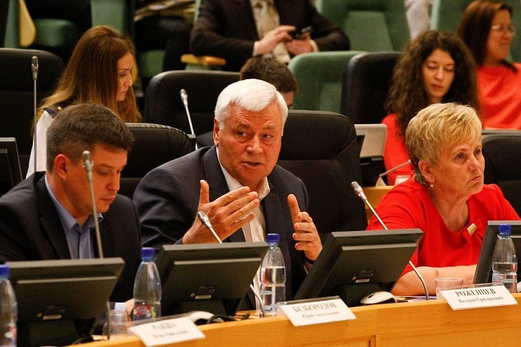 Депутаты проверят информацию о коррупции в городской администрации