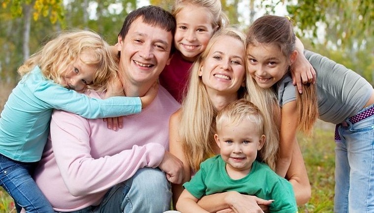 «Единая Россия» запускает сервис по информированию о льготах для семей с детьми