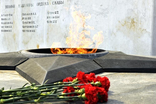 Губернатор поздравил тюменцев с Днем защитника Отечества