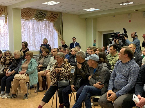 Жители Тюменского района поблагодарили пожарных и волонтеров