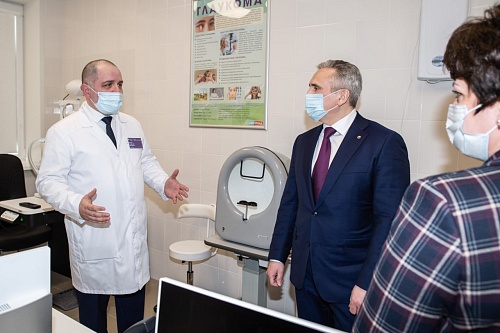 "Здание получилось светлым и просторным": Александр Моор оценил готовность поликлиники в Каскаре