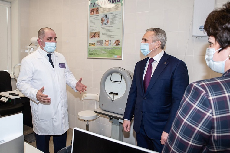 "Здание получилось светлым и просторным": Александр Моор оценил готовность поликлиники в Каскаре