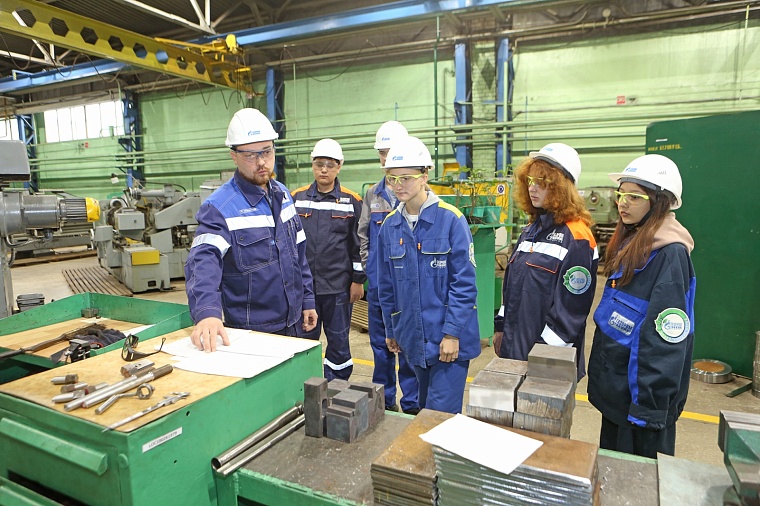 Юные экологи приобрели профориентационный опыт, посетив экскурсии на производственных объектах предприятия.