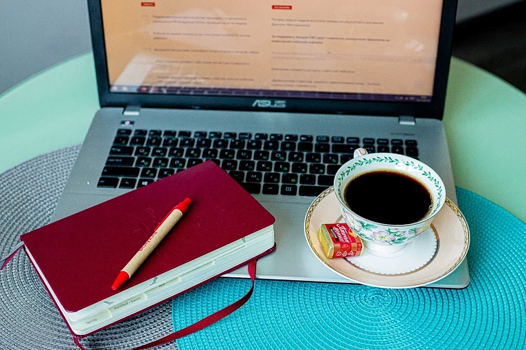 Пока вы спали: дебош после рождественской вечеринки во дворце, KFC меняет вывеску, лауреаты "Золотого граммофона"