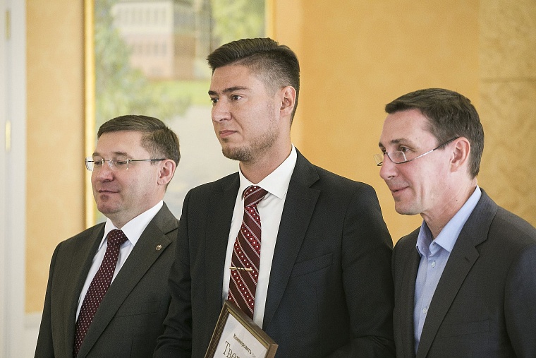 Евгений Гараничев получил «твердый знак» из рук Владимира Якушева