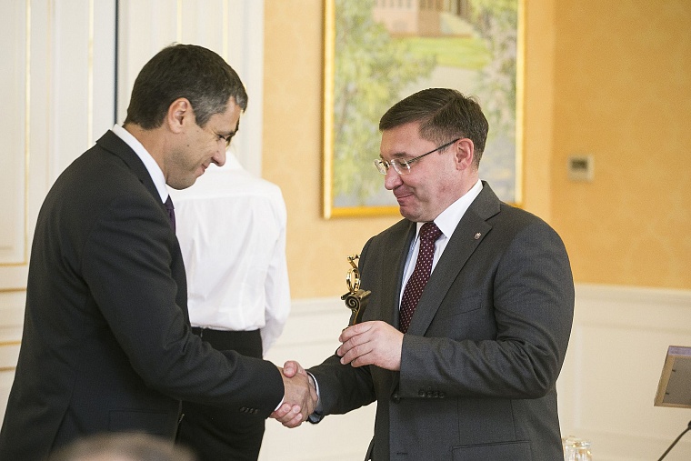 Евгений Гараничев получил «твердый знак» из рук Владимира Якушева