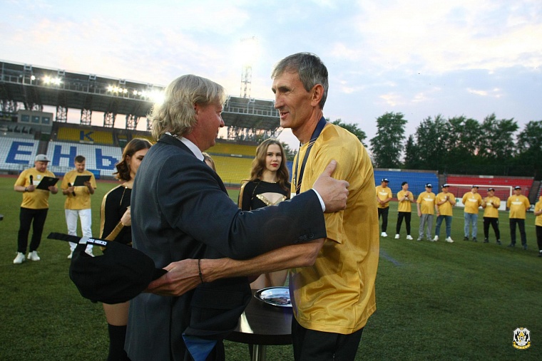 Главный тренер ФК «Тюмень» Игорь Меньщиков отмечает день рождения